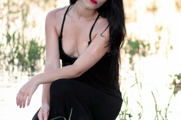 Come in Xiao Lei felt her voice tremble despite her best efforts to calm herself down.